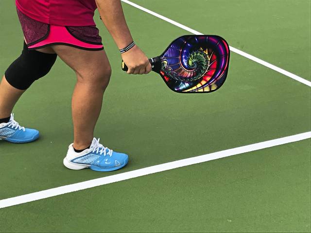 2195895_web1_WEB-pickleball-player