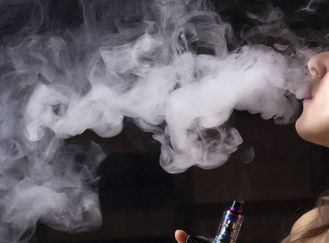 2217046_web1_Vaping2
