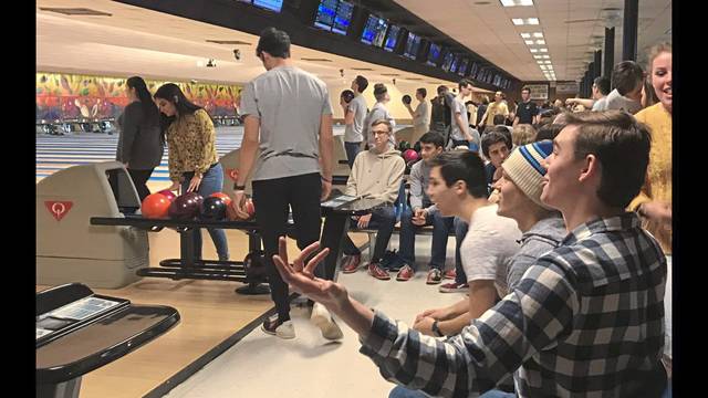 2232644_web1_vnd-bowlingforeli3-012720