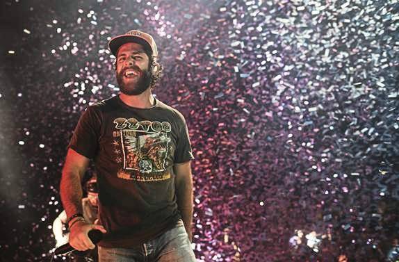 2241925_web1_gtr-thomasrhett