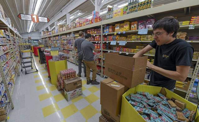 2212188_web1_vnd-ENT-Groceries2-022320