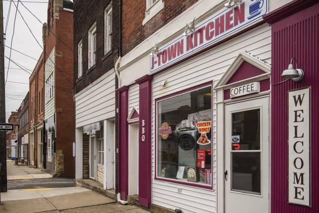 2251489_web1_gtr-liv-jtownkitchen006-02120