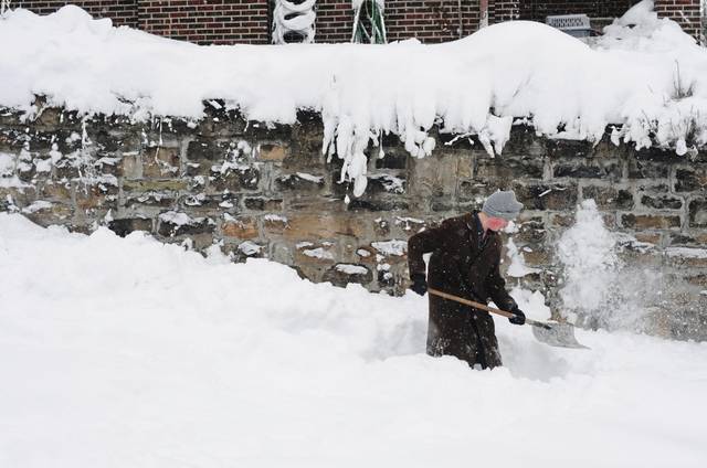 2277054_web1_ptr-snowmageddon-013