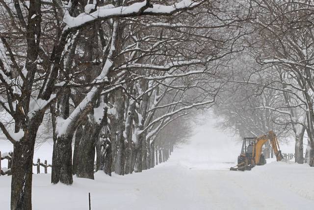 2277054_web1_ptr-snowmageddon-094