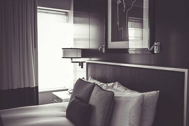 2277236_web1_web-hotelroom