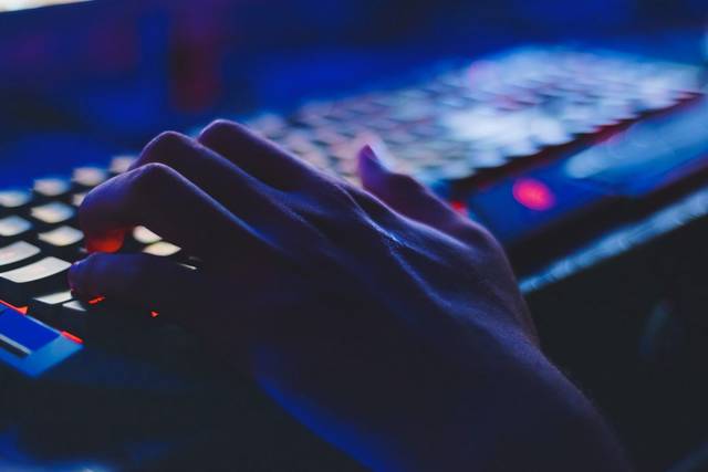 2290423_web1_WEB-computer-crime
