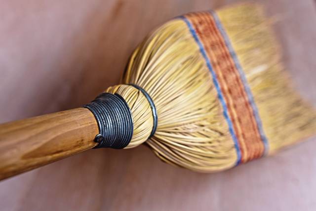 2305931_web1_web-broom