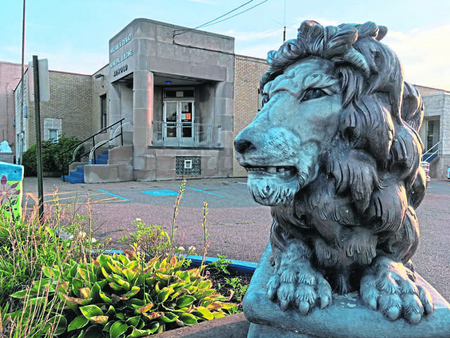 2309725_web1_web-arnoldcityhalllion