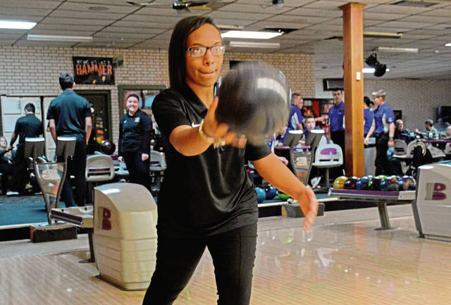 Gateway bowlers make strides to qualify for WPIBL singles championship