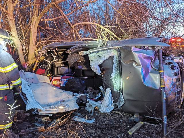 2330602_web1_gtr-RostraverCrash2-021720--1-