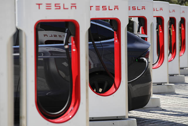2333798_web1_tesla-bg-ff9a6000-d79d-11e8-a10f-b51546b10756