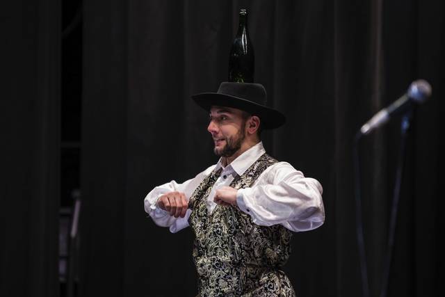 2343075_web1_gtr-LO-RussianDancing004-022020