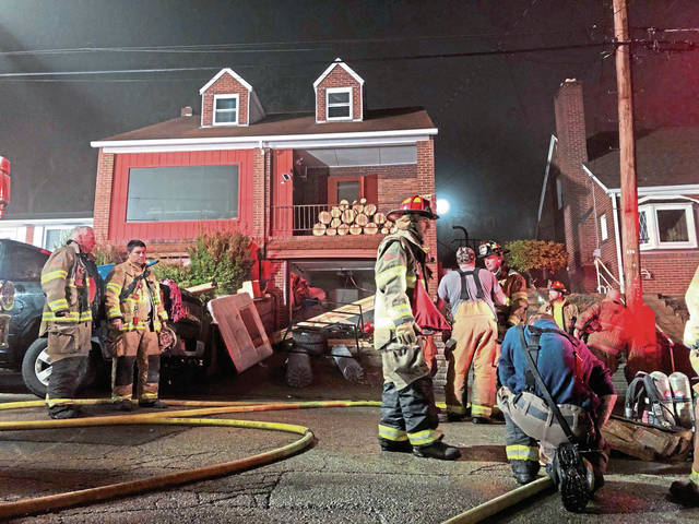 2372958_web1_vnd-eastdeerfire1-022720