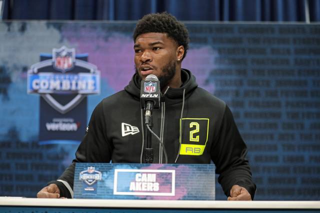 2373302_web1_NFL_Combine_Football_61083.jpg-e269b