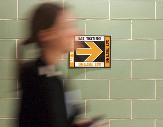 2373574_web1_AP774069785524