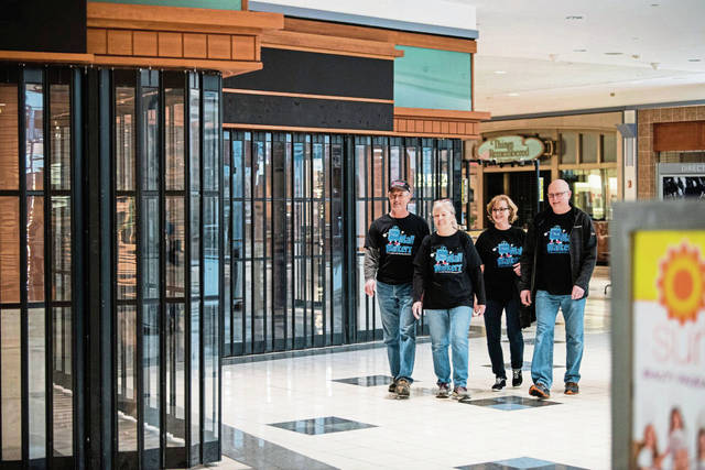 2380512_web1_gtr-lo-mallwalk002-022820