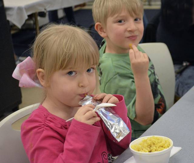 2407906_web1_Te-monroevillefishfry1-032120