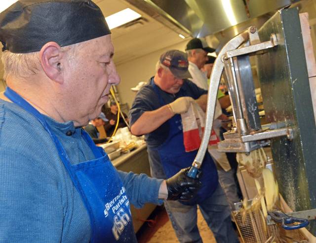 2407906_web1_Te-monroevillefishfry14-032120