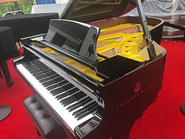 2407989_web1_PTR-HOMESHOW-PIANO