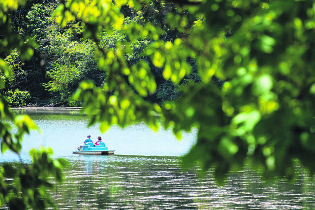 2409901_web1_gtr-lo-pedalboat004-081319