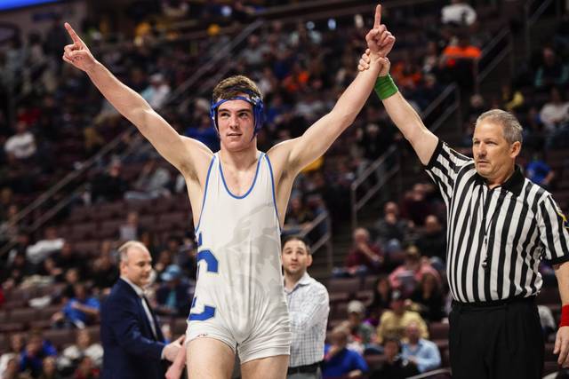 Ellwood City’s Walley makes history; Frazier’s Lawrence loses controversial match at PIAA Class AA championships