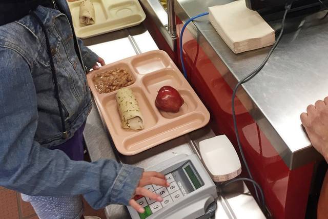 2467887_web1_web-school-lunch