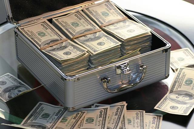 2496120_web1_WEB-money-box