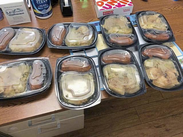 2517113_web1_gtr-HeywardMeals4Cops