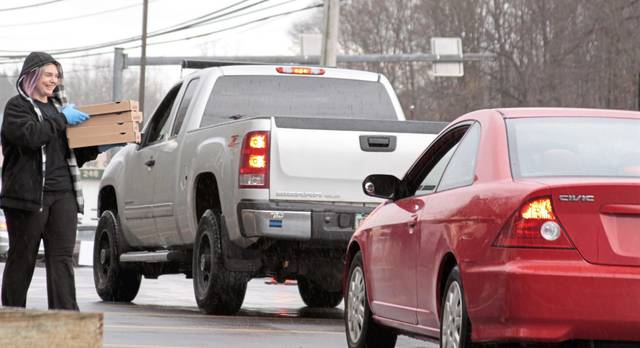 North Hills pizza chain helps feed customers with 1,000 free pies