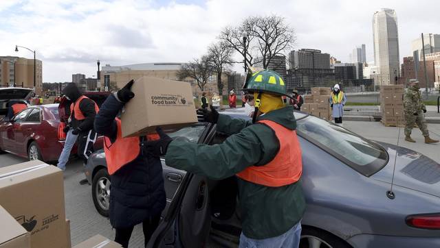 2545300_web1_PTR-FoodBankDistribution02-041120