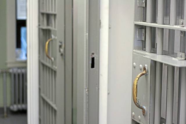 2547785_web1_JAILCELLdoor
