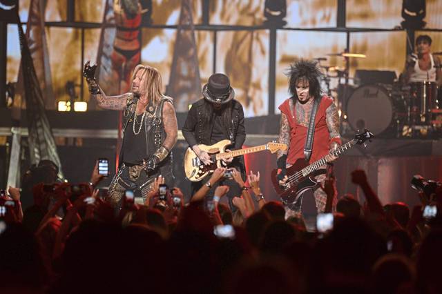 2560809_web1_ptr-MotleyCrue-120519