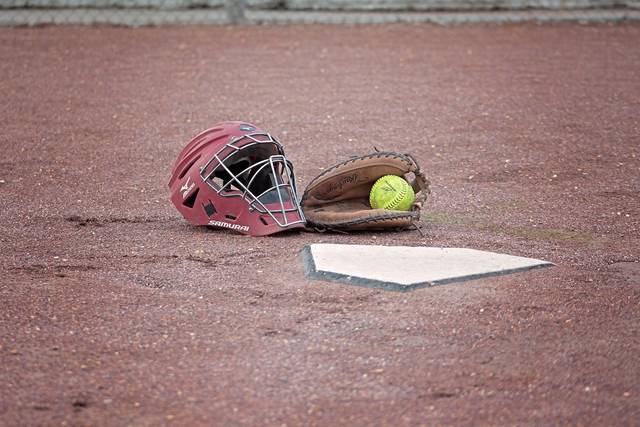 2561528_web1_web-softball5