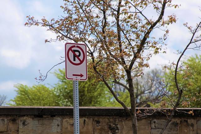 Ross creates no-parking zones along parts of 2nd Street, Mazer Avenue
