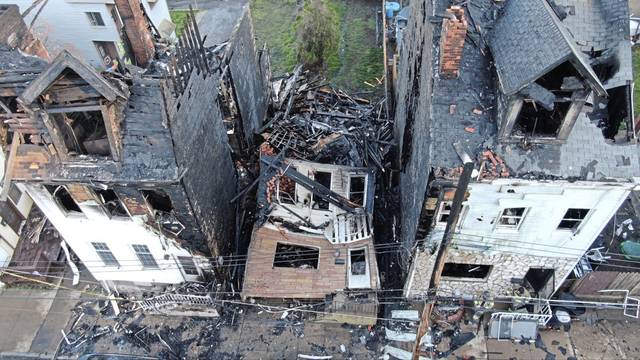 2575916_web1_ptr-LawrencevilleFire1-042220