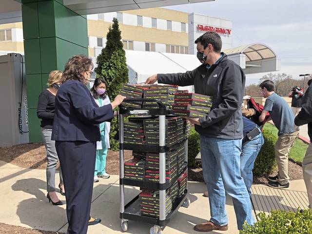 2581440_web1_vnd-avhpizza2-042320