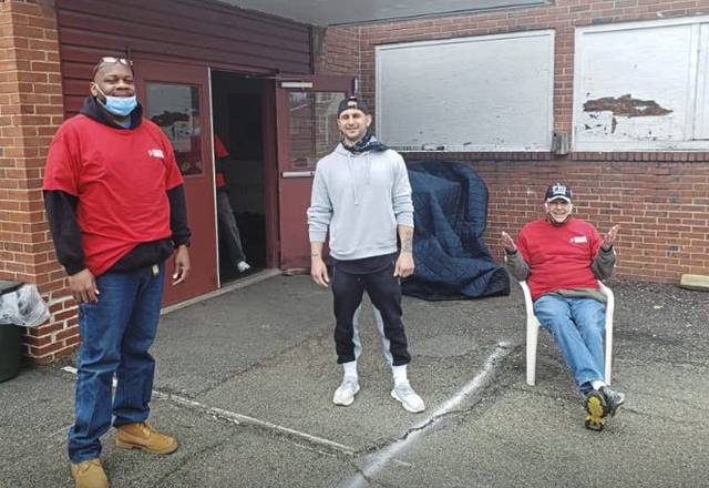 Community gives back to Rosedale Food Bank