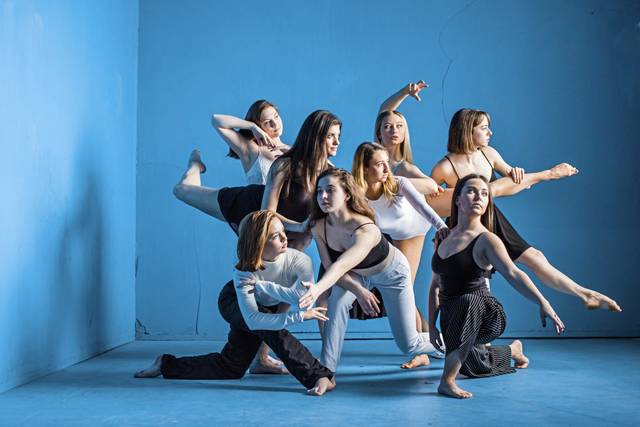2585514_web1_gtr-dancers3-042520