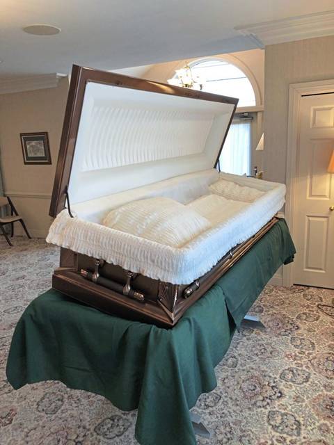2603579_web1_vnd-DriveThruFuneral4-050220