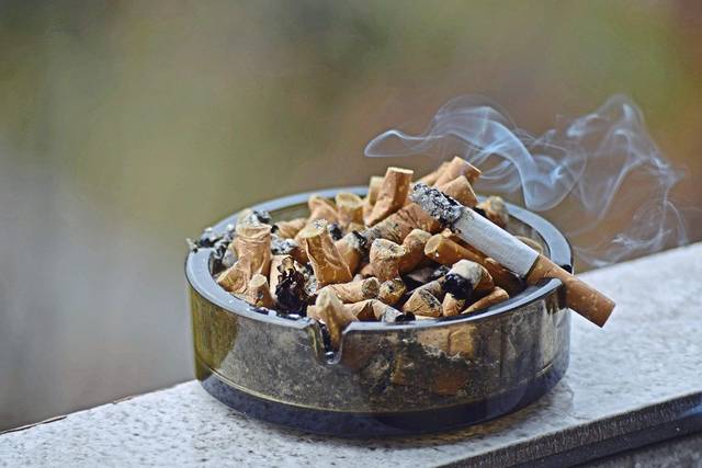 2606537_web1_gtr-liv-resolutions-smoking-123018