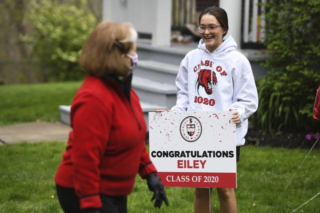 Sewickley Academy faculty, staff deliver signs to seniors