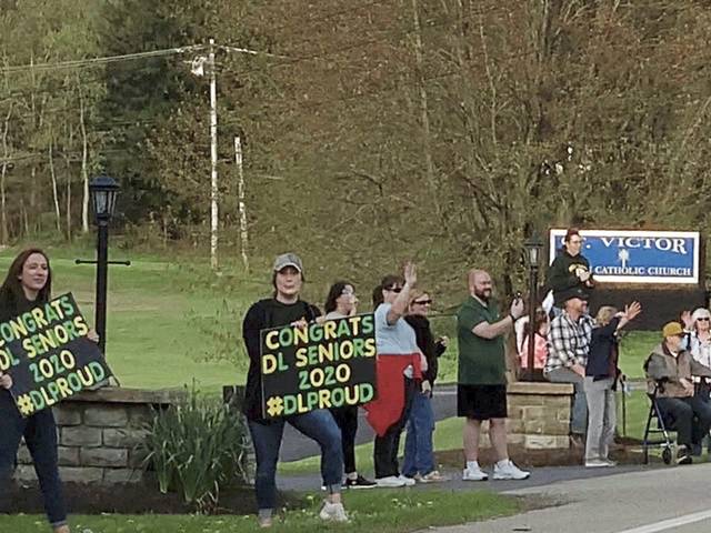 2610168_web1_vnd-DeerLakesParade2-050420