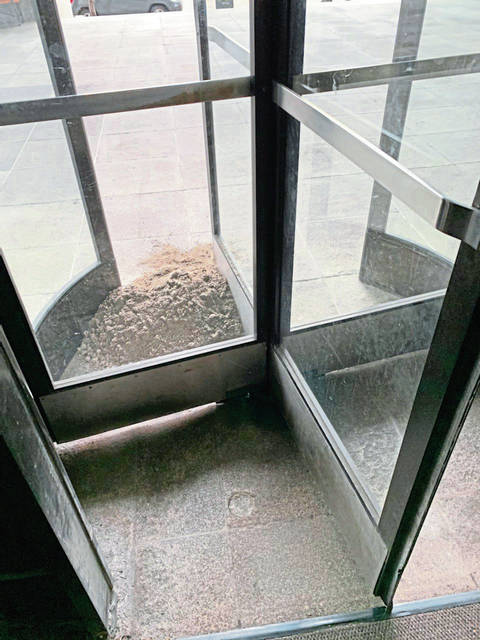 2627813_web1_ptr-sand