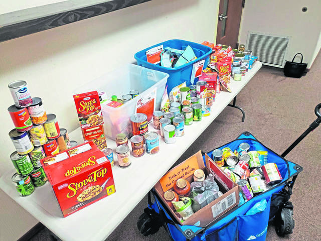 Shady Side Academy hosts food drive, teacher parade