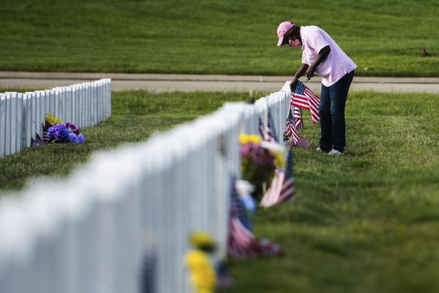2673220_web1_PTR-LO-WreathLaying-3-052520