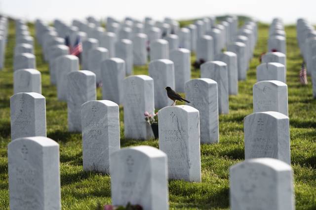 2673220_web1_PTR-LO-WreathLaying-7-052520