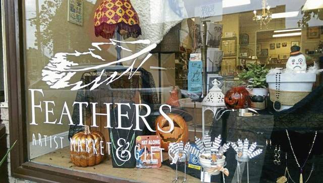 2686542_web1_gtr-liv-feathersart-053020