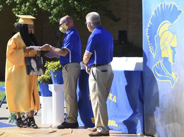 2701843_web1_GTR-HSgraduations05-060220