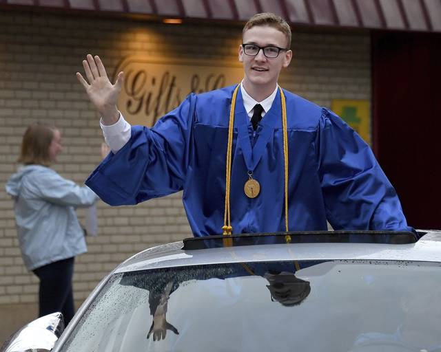 2704183_web1_VND-LeechGradsParade05-060520