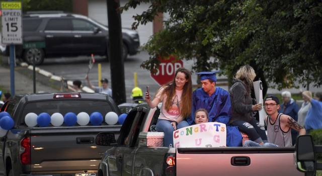 2704183_web1_VND-LeechGradsParade07-060520